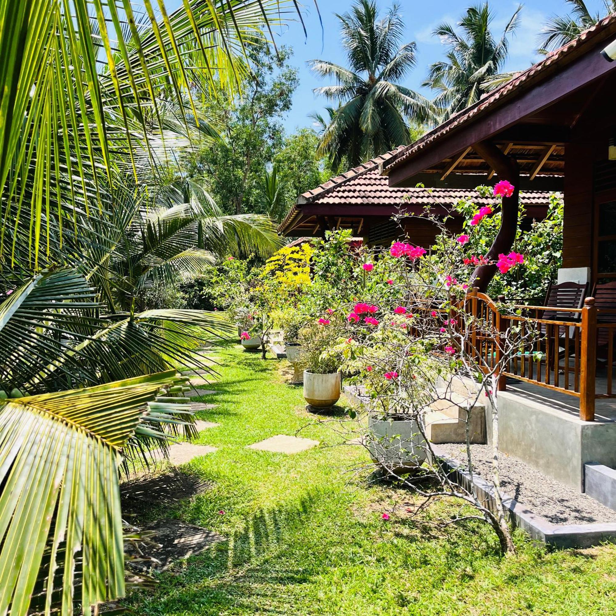 Hanguk Lanka Lagoon Villa Tangalle Esterno foto